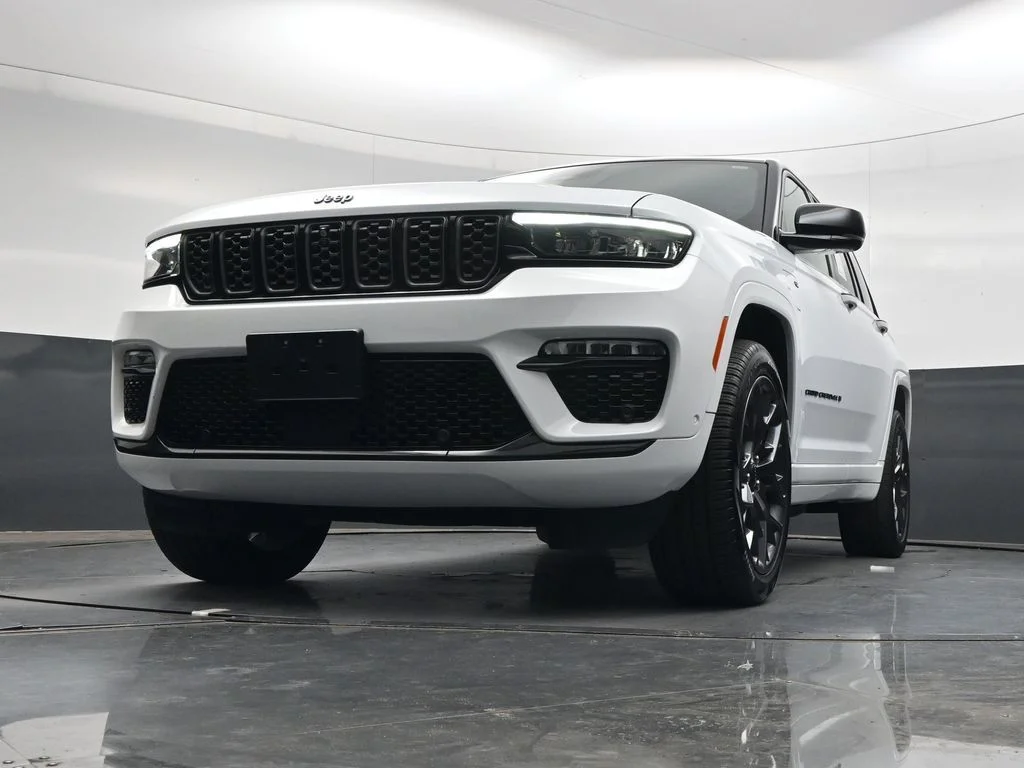 Used 2023 White Jeep Summit Reserve 4xe image 50