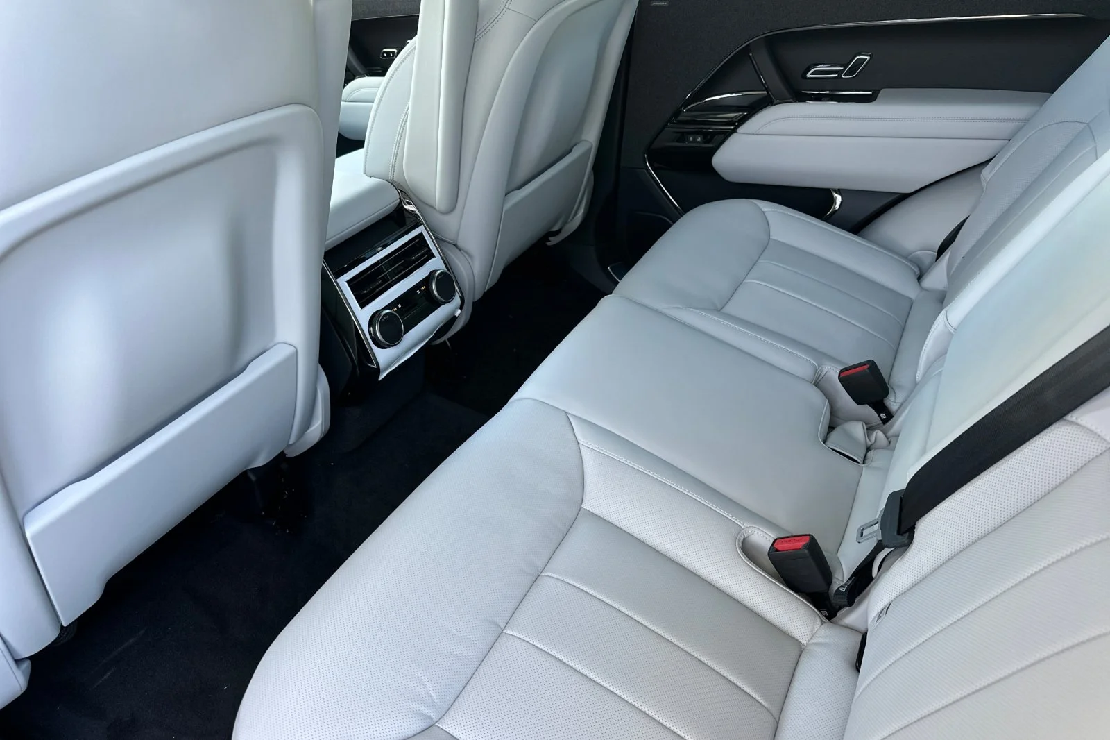 New 2026 Varesine Blue Land Rover SE image 11