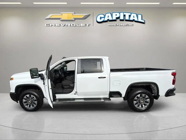 Used 2025 Summit White Chevrolet Custom image 9