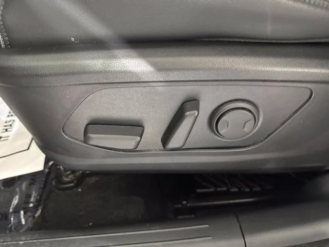 Used 2022 Silver Hyundai Limited image 18