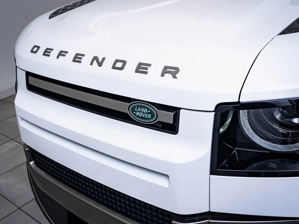 Used 2021 Fuji White Land Rover X-Dynamic HSE image 3