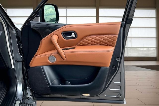 Used 2020  INFINITI  image 24