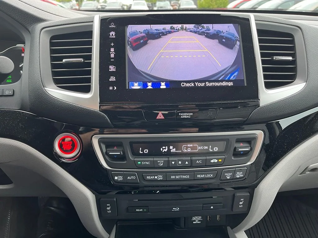 Used 2017  Honda Touring image 20