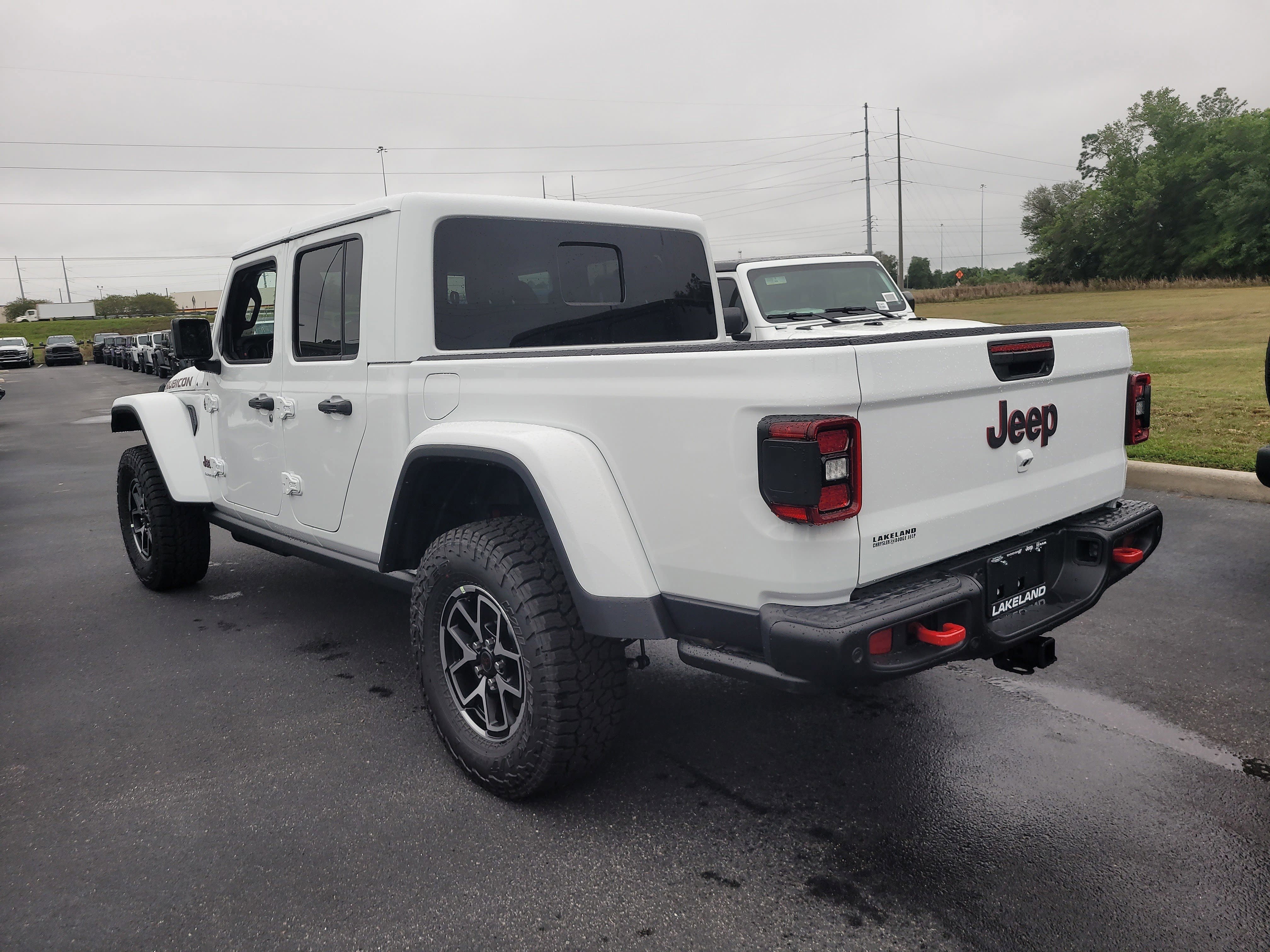 New 2026 Bright White Clear-Coat Exterior Paint Jeep Rubicon X image 8
