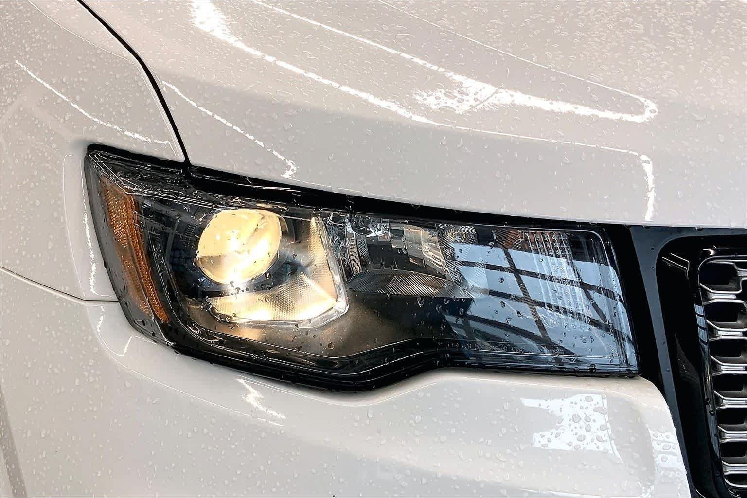 Used 2018 Bright White Clearcoat Jeep Altitude image 24