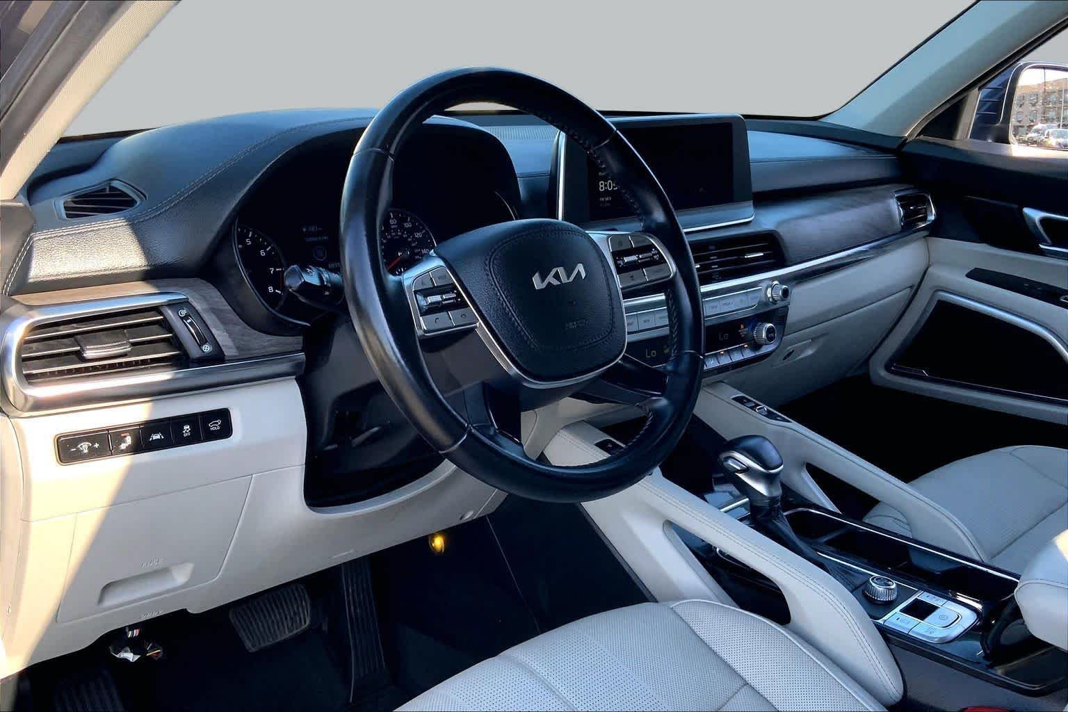 Used 2022 Gravity Grey Kia EX image 15