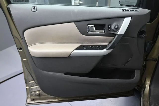 Used 2013  Ford SEL image 20