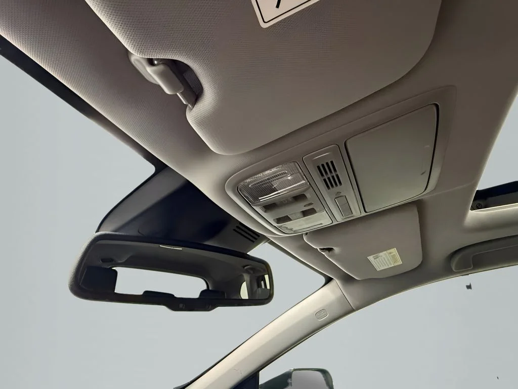 Used 2021 White Honda EX-L image 26