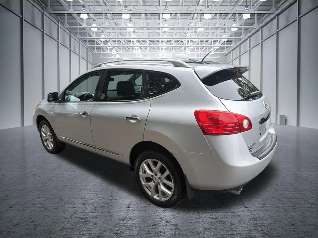 Used 2012 Silver Nissan SL image 3