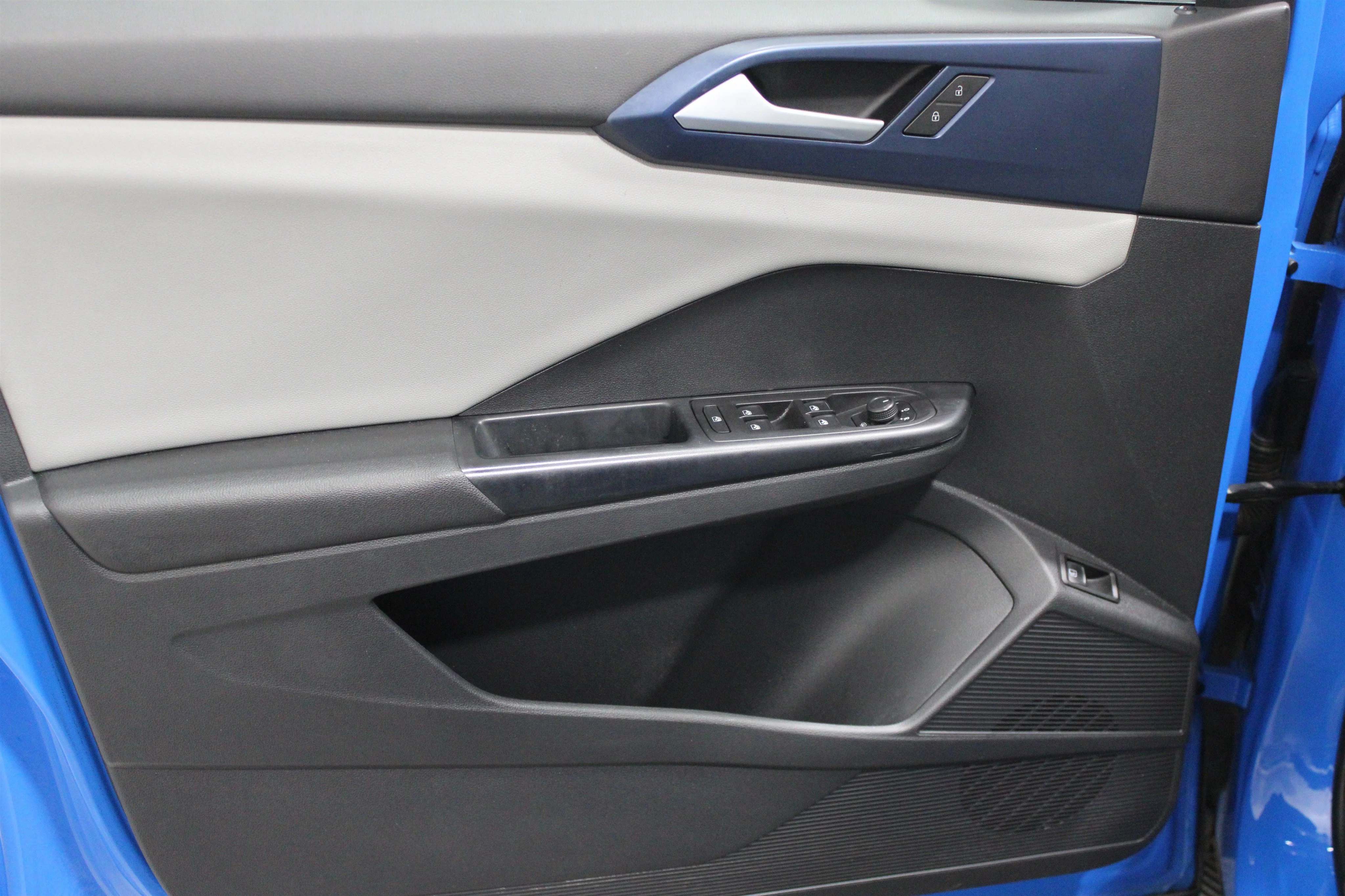 2022 Volkswagen Taos SE - Photo 3