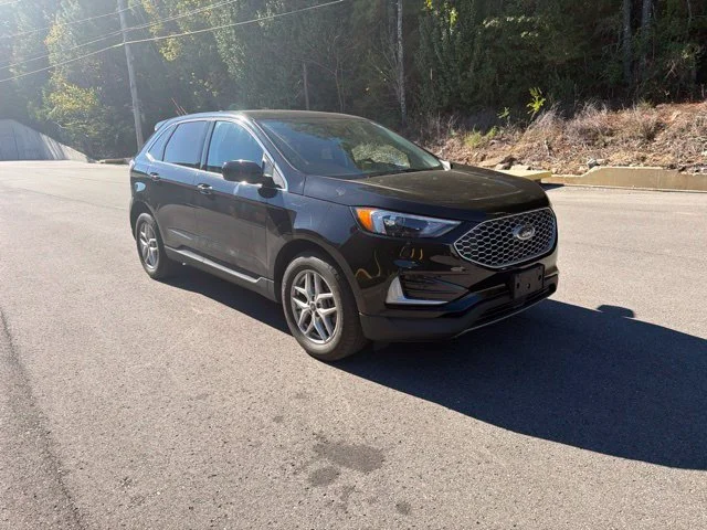 Used 2024 Black Ford SEL image 1