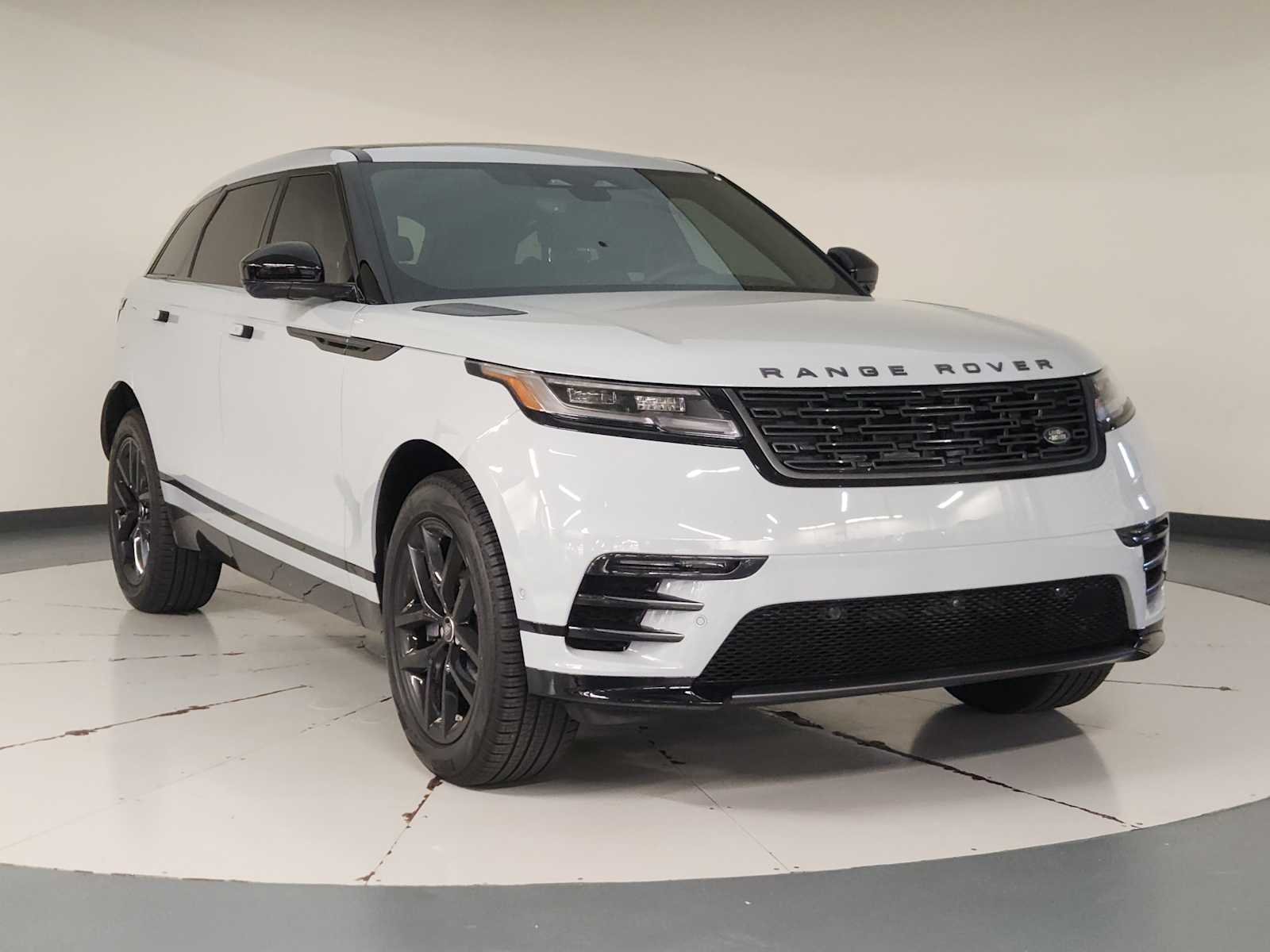 Used 2026 Arroios Grey Metallic Land Rover Dynamic SE image 7
