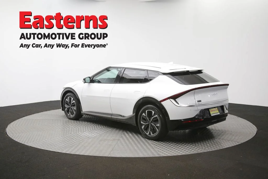 Used 2024 White Kia Wind image 66