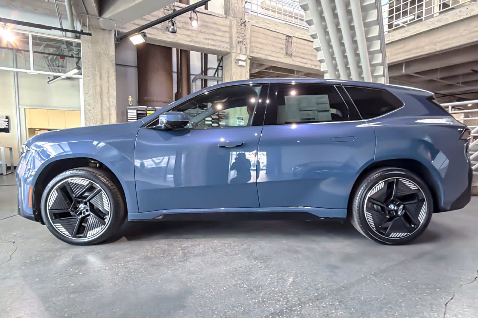 New 2027 Ocean Wave Blue Metallic BMW 50 xDrive image 5