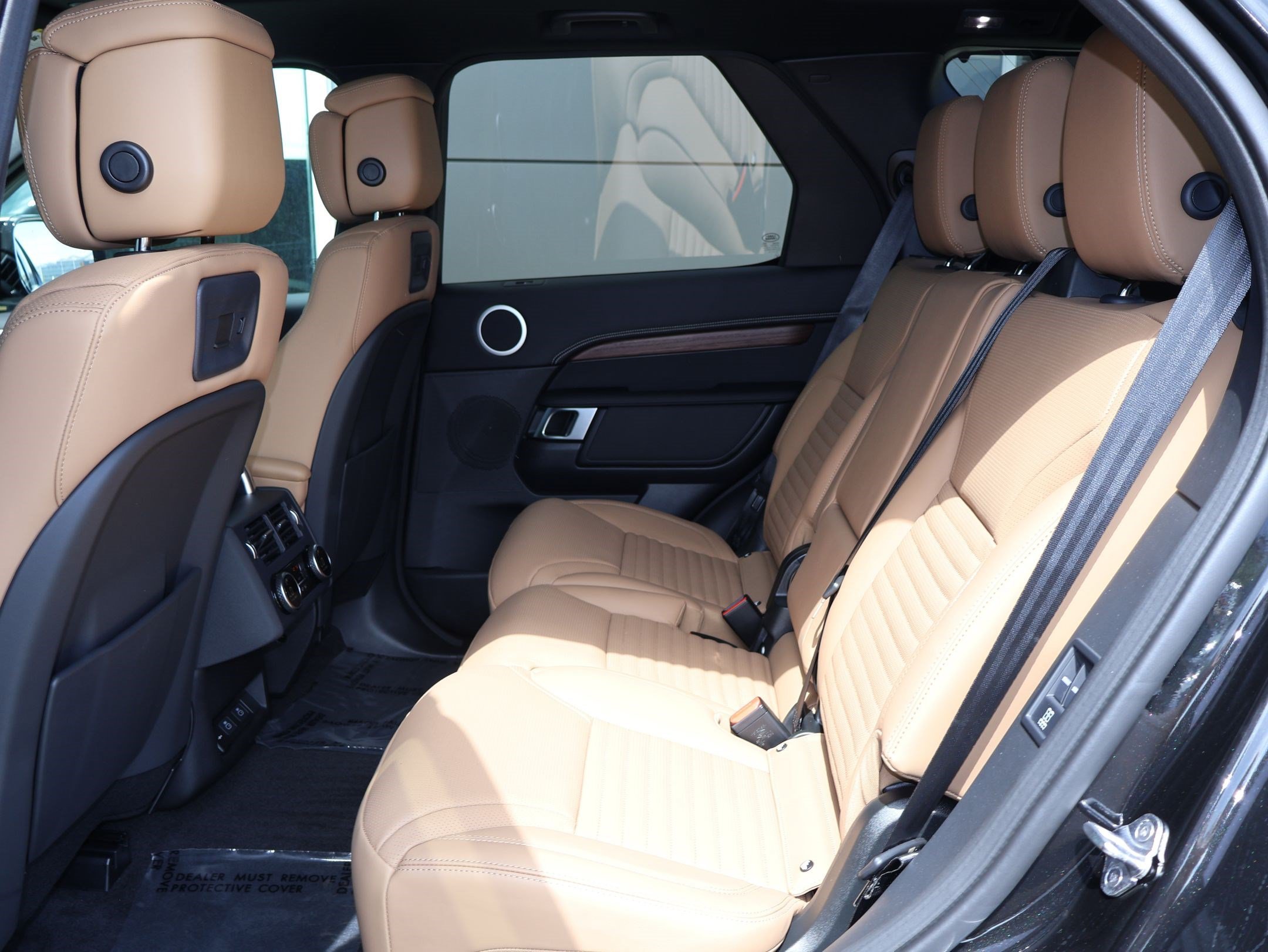 New 2026 Santorini Black LAND ROVER Dynamic SE image 17