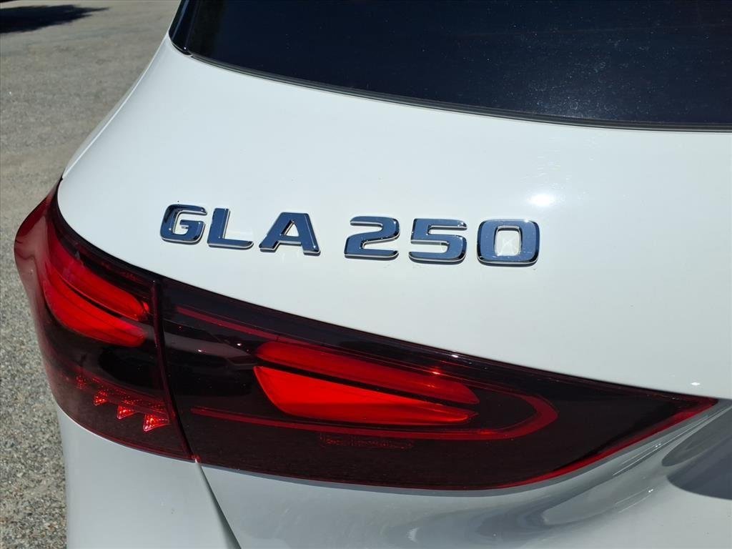 Used 2025 Polar White Mercedes-Benz GLA 250 image 36