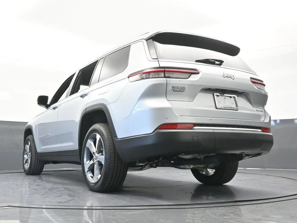Used 2025 Silver Jeep Limited image 60