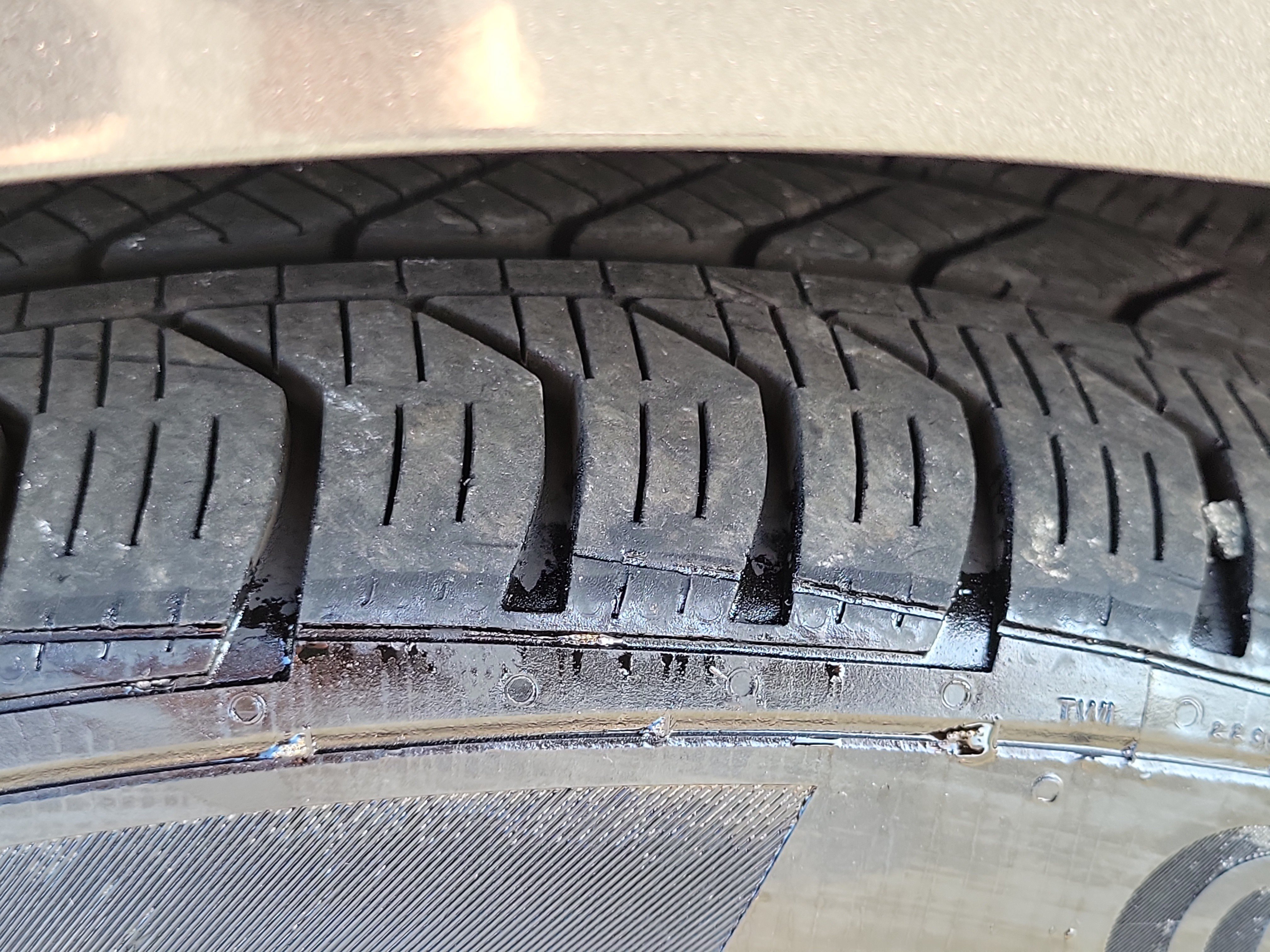 Used 2019 Himalayan Gray Genesis 3.3T Sport image 8