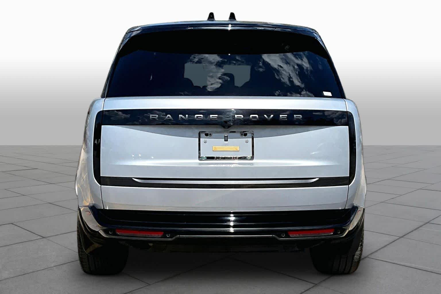 Used 2025 Hakuba Silver Metallic Land Rover SE image 9