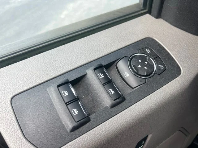 Used 2018  Ford XL image 12