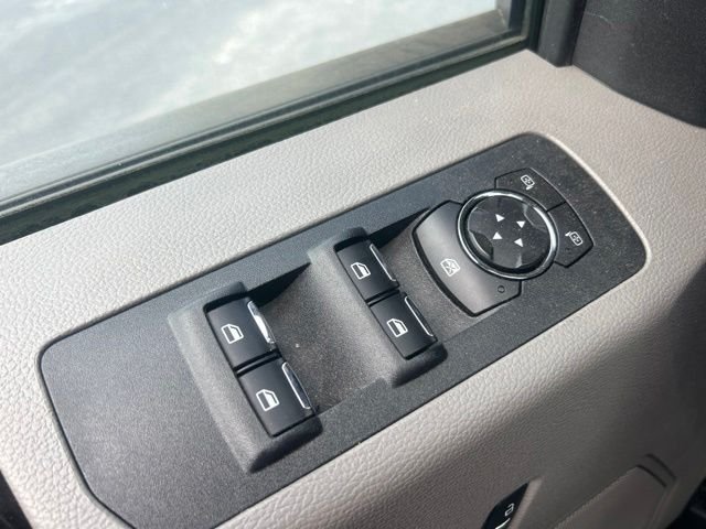 Used 2018  Ford XL image 12