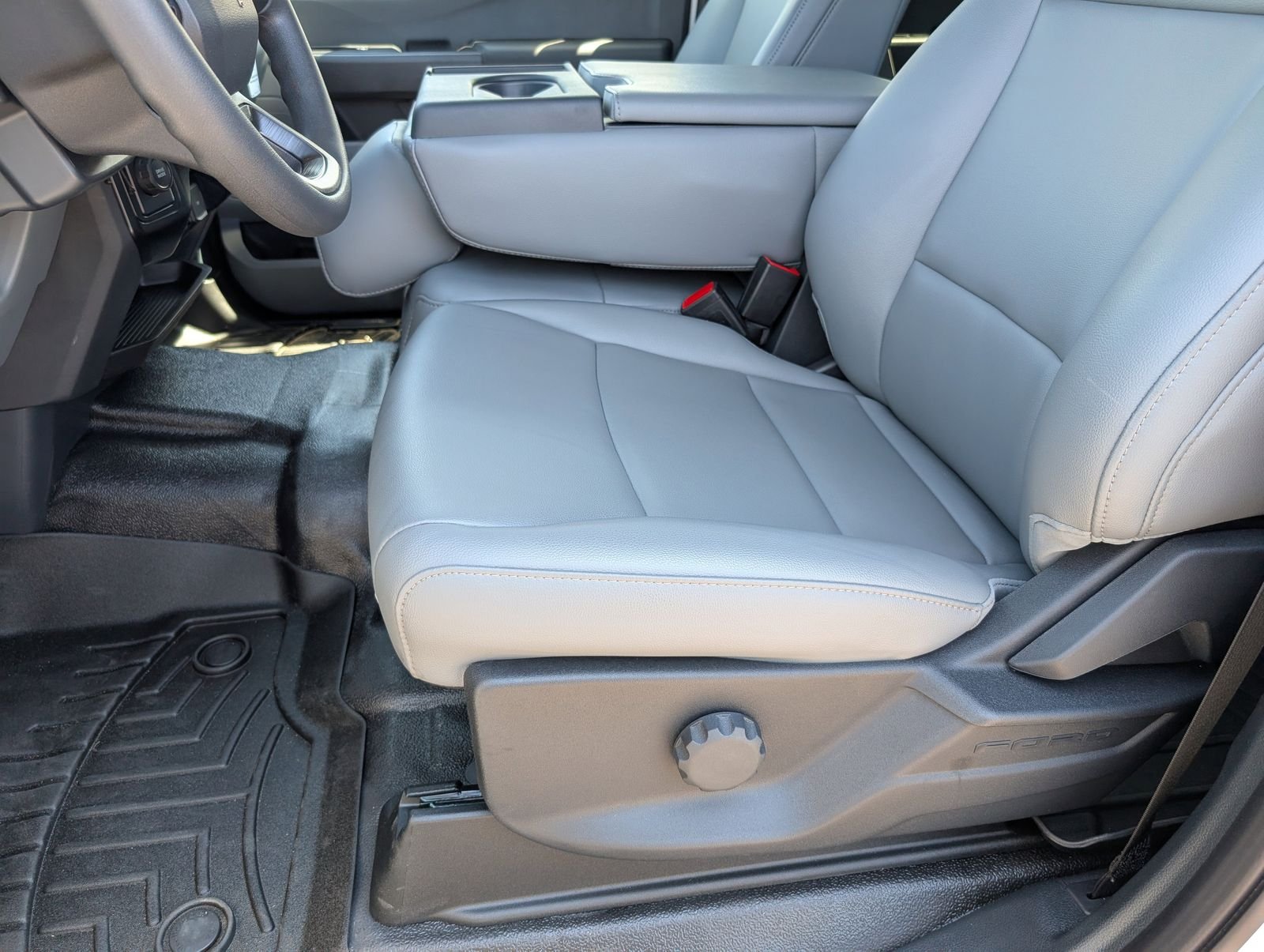 2025 Ford F-350 Super Duty Chassis Cab XL - Photo 15