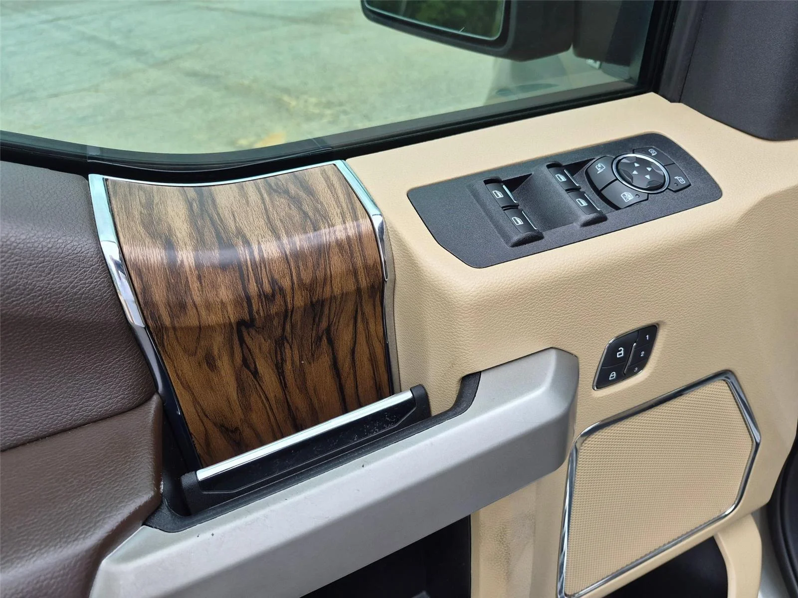 Used 2019 Ingot Silver Metallic Ford LARIAT image 12