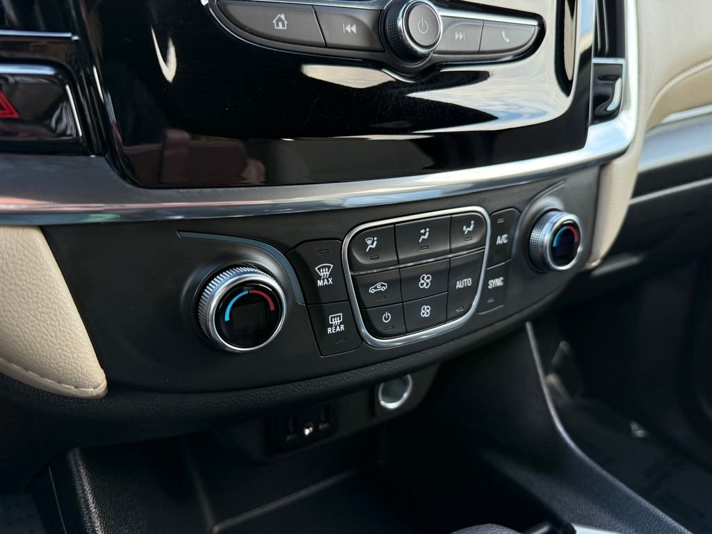 Used 2022 White Chevrolet LS image 33