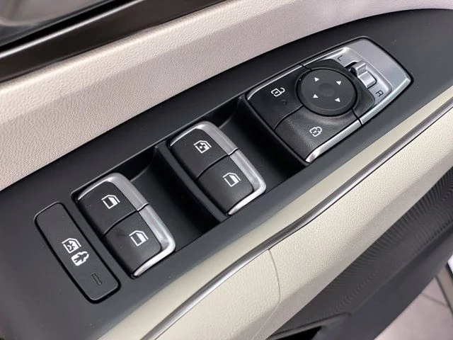 New 2026 Snow White Pearl Kia EX image 18