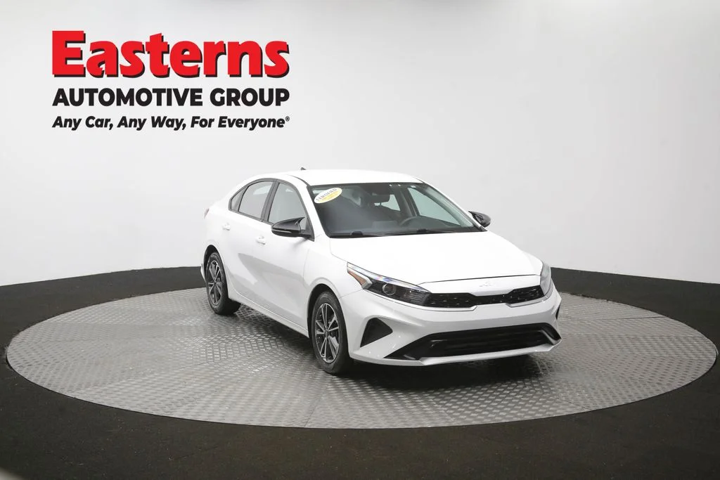 Used 2022 White Kia LXS image 49