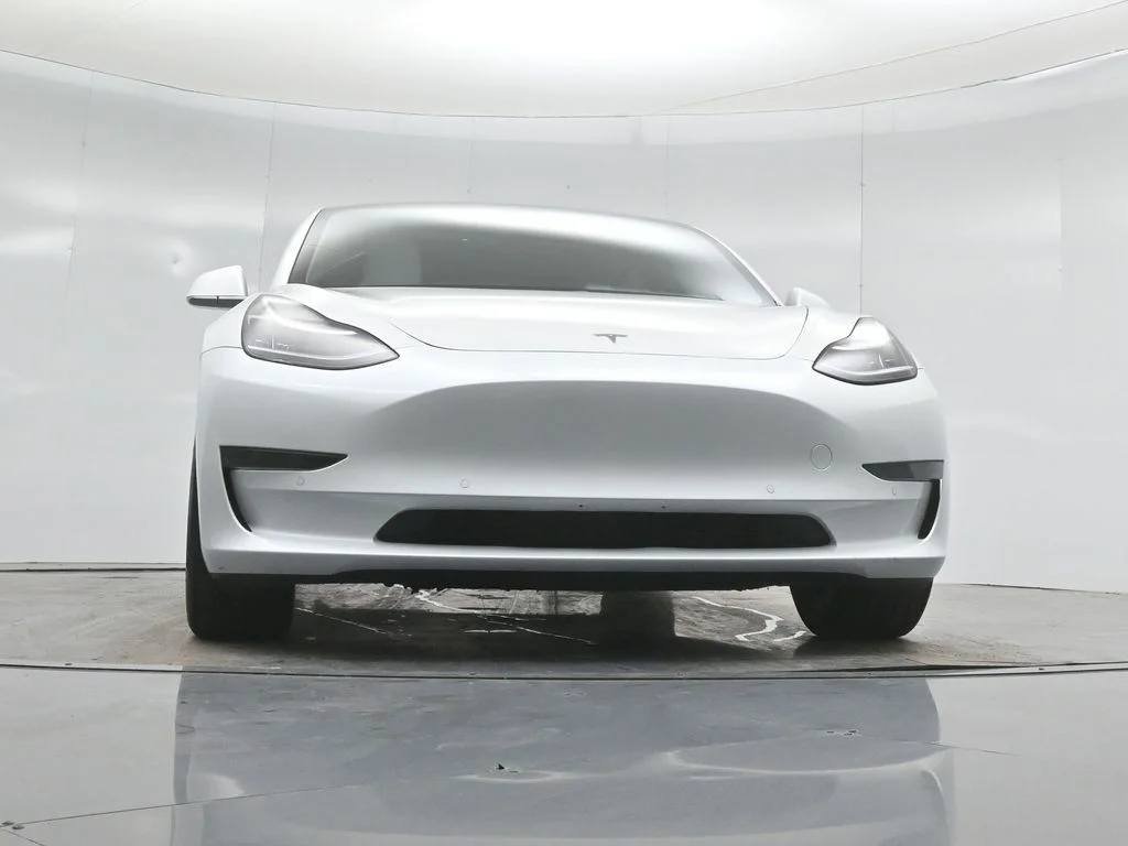 Used 2020  Tesla Standard Range Plus image 40