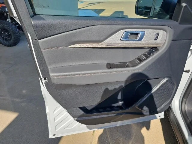 New 2026 Space White Metallic Ford Active image 53
