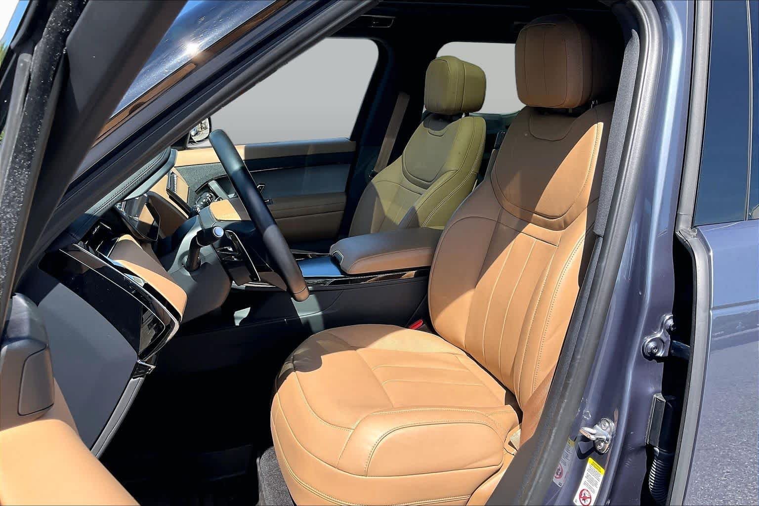 Used 2024 Carpathian Grey Premium Metallic Land Rover SE image 7