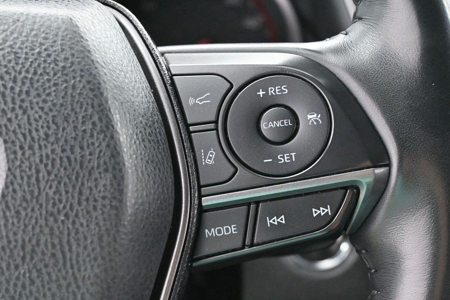 Used 2022 Wind Chill Pearl Toyota XSE image 18
