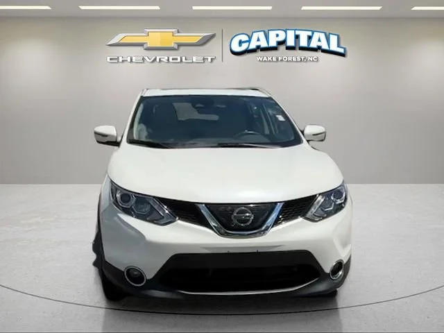 Used 2019 White Nissan SL image 8