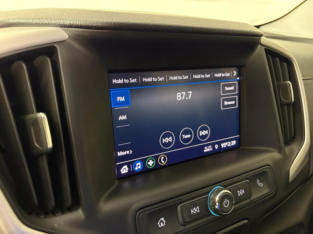 Used 2021 White GMC SLE image 24