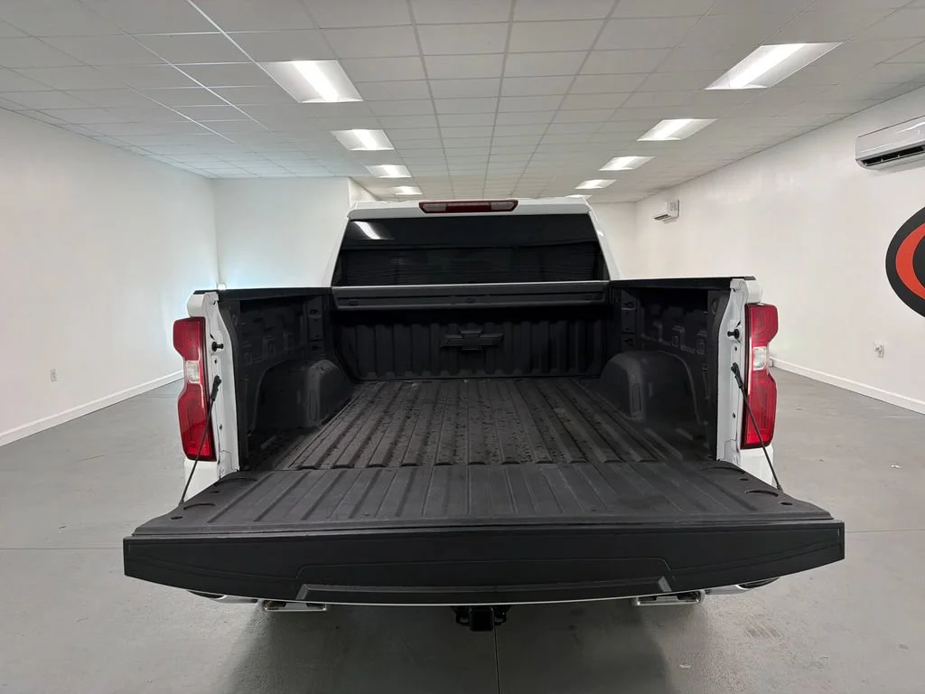 Used 2025 Summit White Chevrolet LTZ image 8