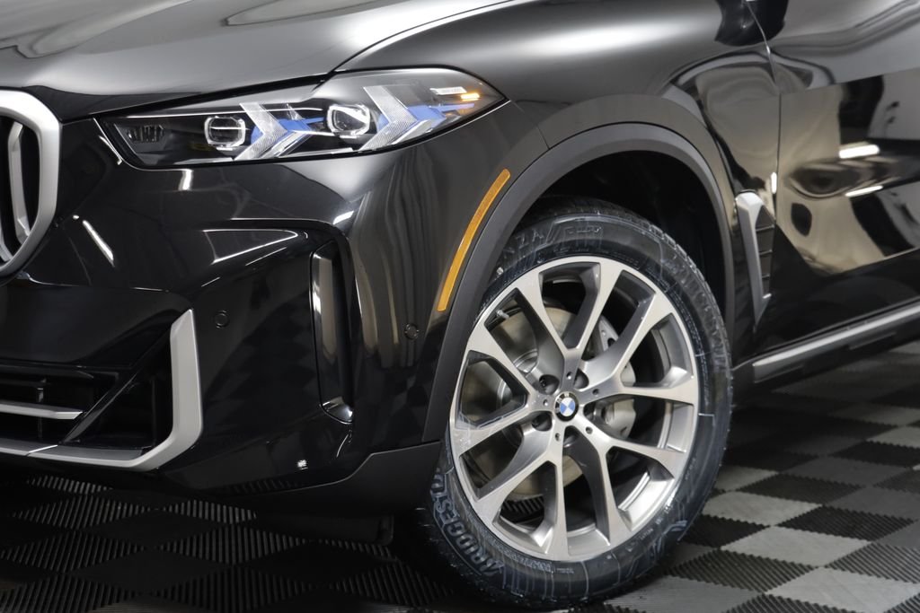 New 2026 Black Sapphire Metallic BMW xDrive40i image 4