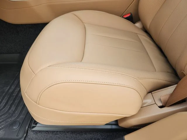 New 2026 British Racing Green Land Rover SE image 22
