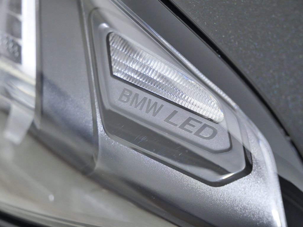 New 2026 Black Sapphire Metallic BMW 330i xDrive image 4