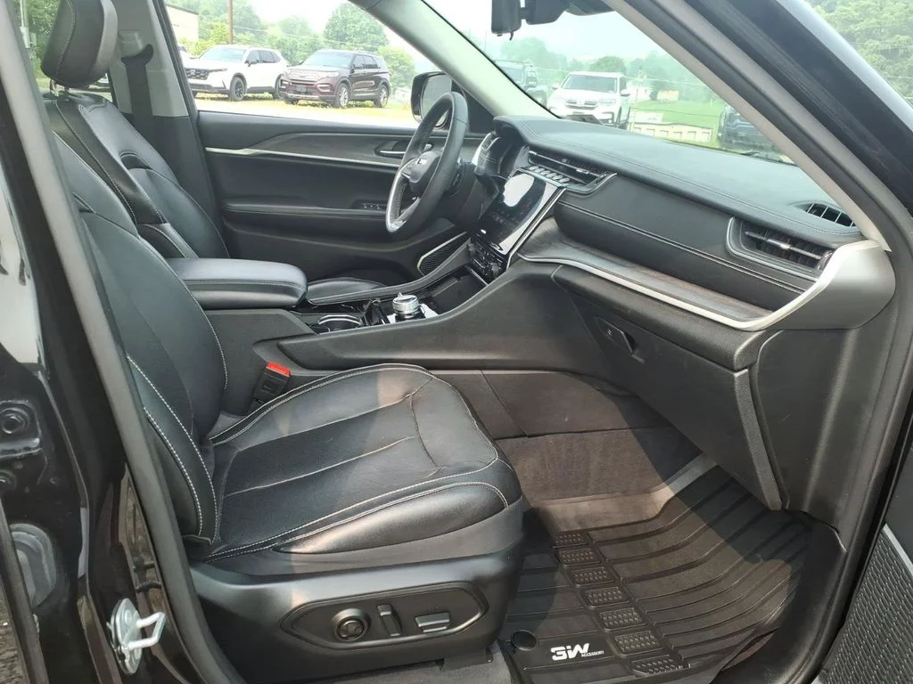 Used 2023 Black Jeep Limited image 17