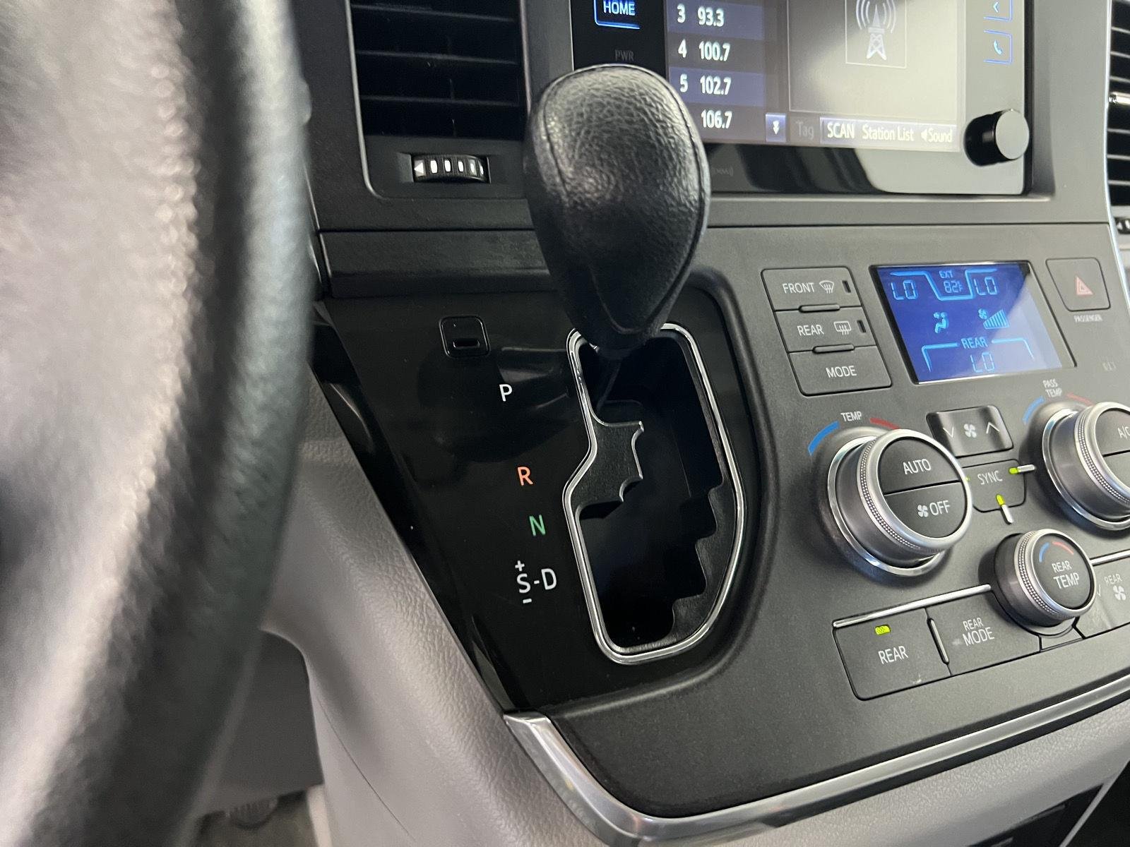 2016 Toyota Sienna LE - Photo 17