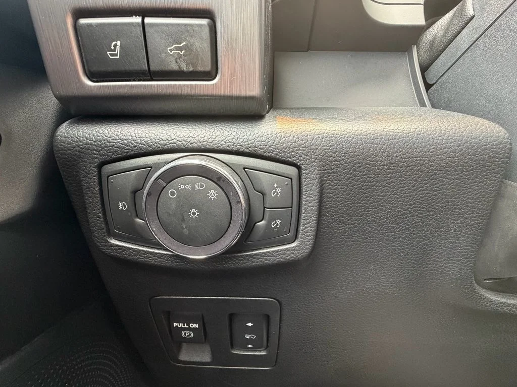 Used 2021 White Ford Platinum image 26