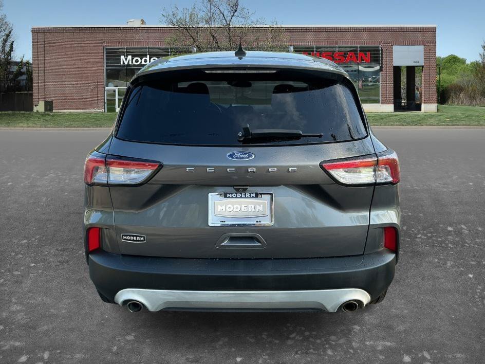 Used 2021 Gray Metallic Ford SE image 3