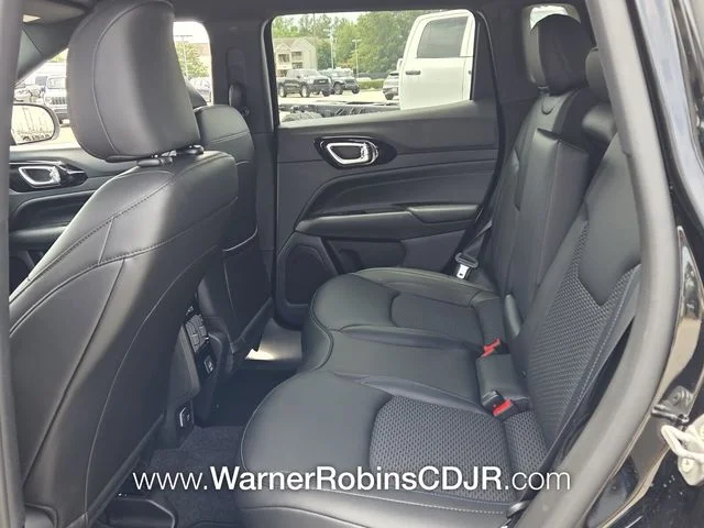 New 2026 Diamond Black Crystal Pearlcoat Jeep Latitude image 6