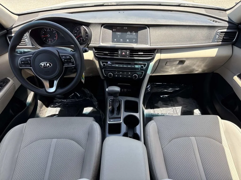 Used 2018 White Kia LX image 20
