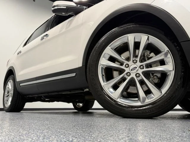 Used 2018 White Ford Limited image 2