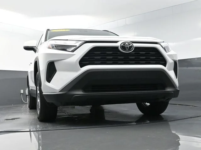 Used 2025 White Toyota XLE image 33