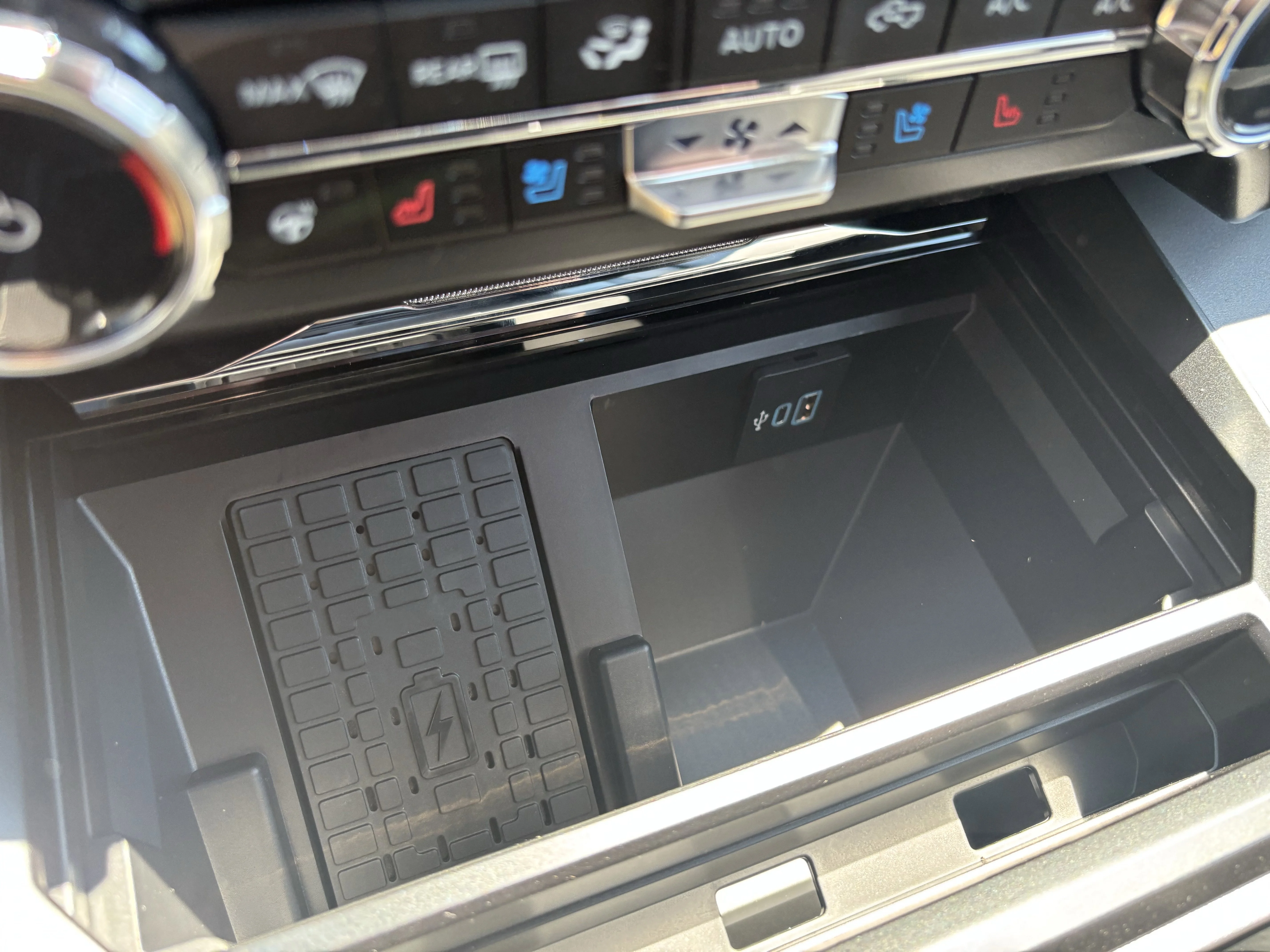 New 2026 Carbonized Gray Metallic Ford F-250® Lariat® image 29