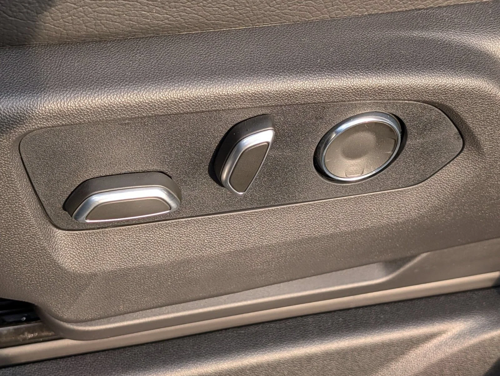 2026 GMC Yukon Denali - Photo 26